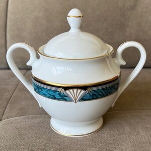 Gorham Edgemont Gold Sugar Container with Lid